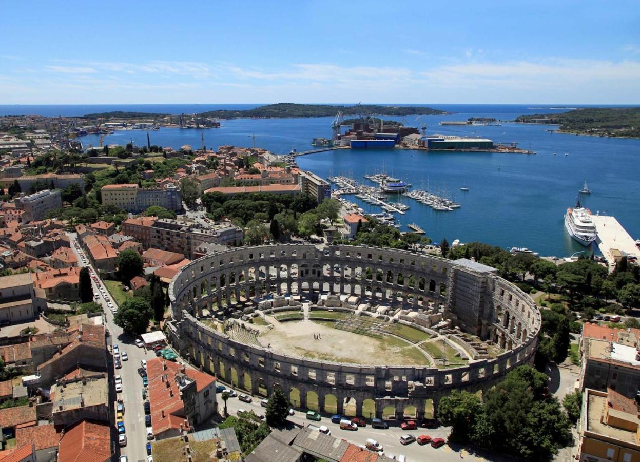 Apartments With Wifi Pula - 6987 Exterior photo